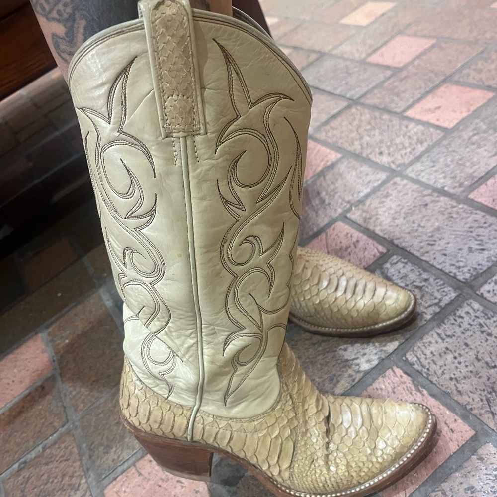 Dan Post Cream and snake skin Tan Heeled Boots